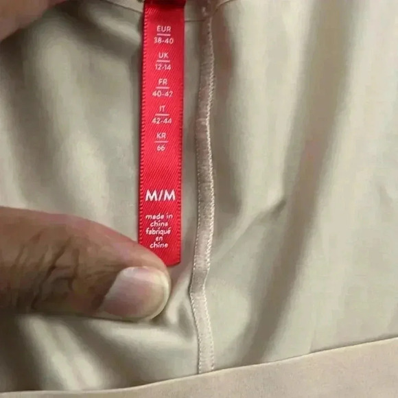 Spanx Open Bust Mid Thigh Bodysuit Tan Stretchy NWOT Size M - Picture 5 of 5